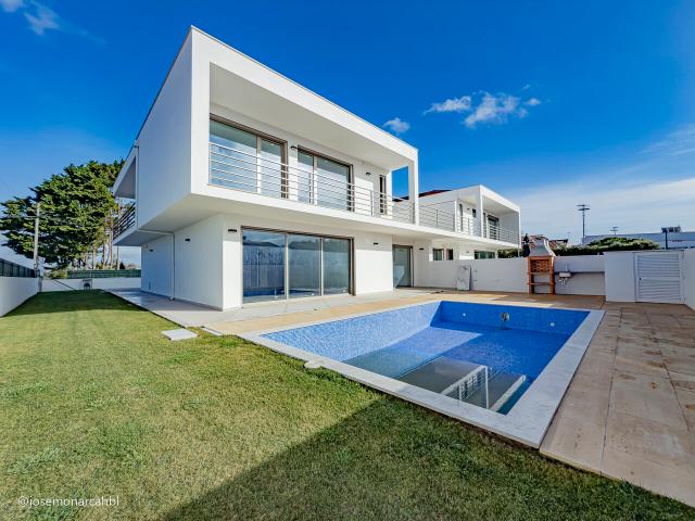 Vende Moradia T4 Ericeira 18 km, A Casa das Casas