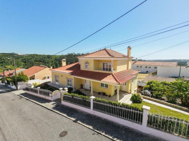 Vende Moradia T4 Ericeira 4 Km, A Casa das Casas