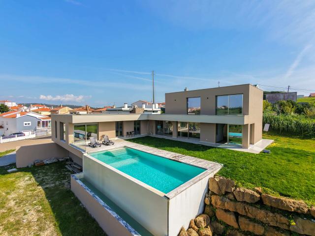 Vende Moradia T4 Ericeira 8 km, A Casa das Casas