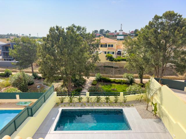 Vende Moradia T4 + 1 Ericeira 3 km, A Casa das Casas