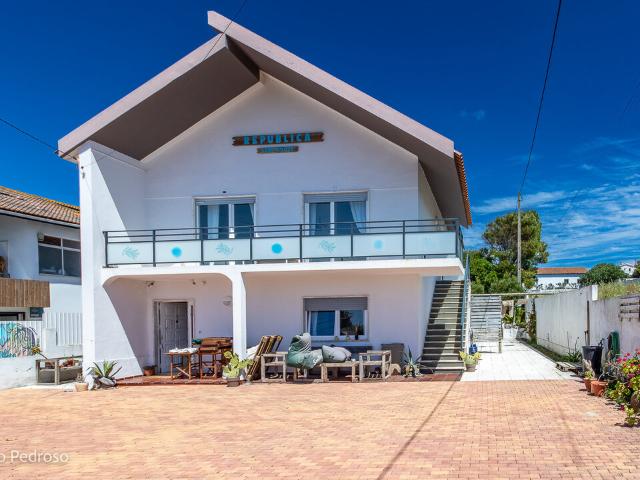 Vende Moradia T8 Ericeira 6 Km, A Casa das Casas