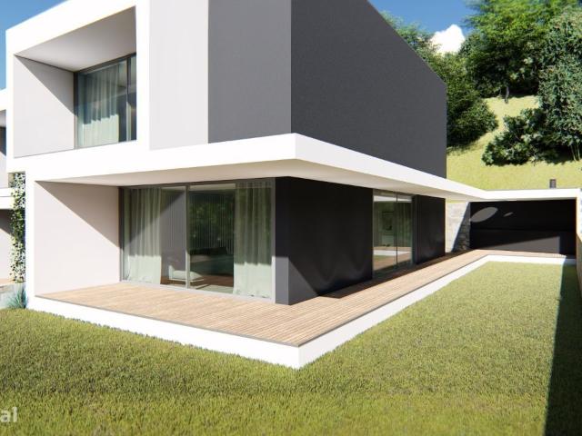 Vende Moradia T3+1 Centro de Penafiel