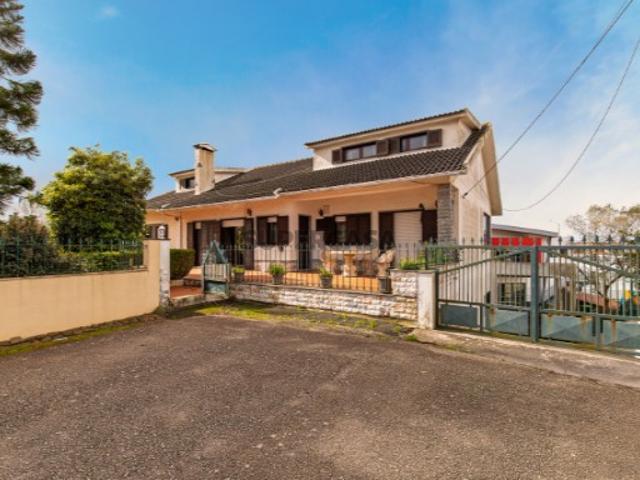 Vende Moradia T3+2 Ericeira 8 Km, A Casa das Casas