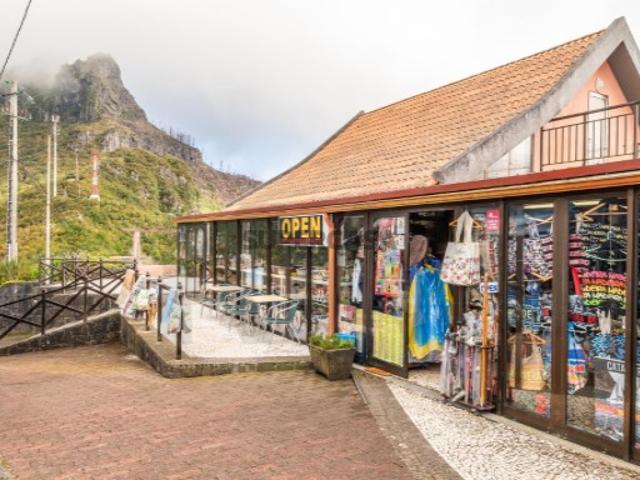 Vende o espaço comercial. Fonte dos Frias, Serra de Água, Ribeira Brava, ilha da Madeira