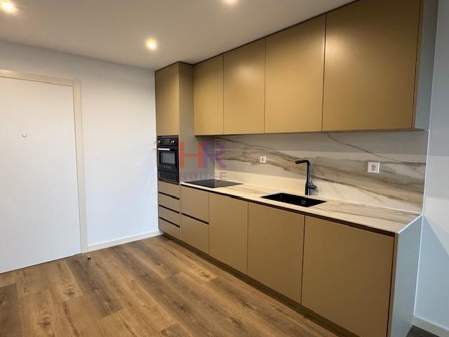 Apartamento T1 novo em Candal, Santa Marinha, Vila Nova de Gaia, com vista rio e varandas
