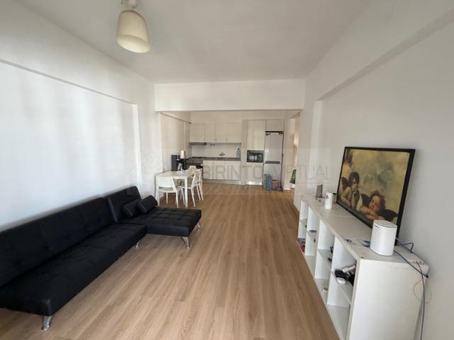 Vende se T1 remodelado e perto da praia e CP, em Paço d'Arcos