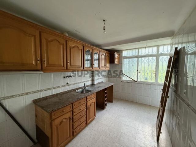 Vende se T2 em Benfica Lisboa