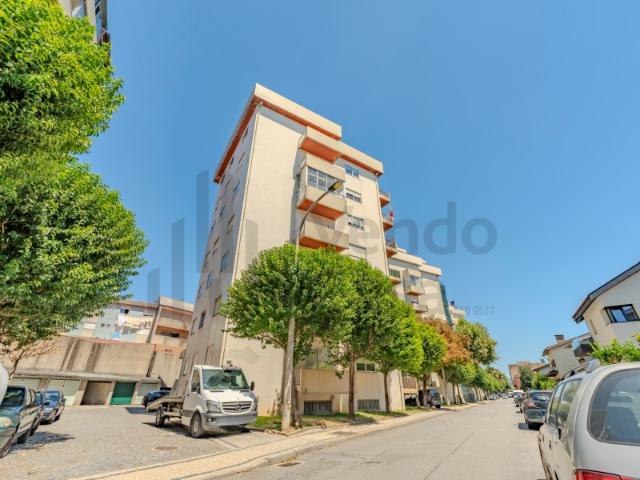 Vende se T4 à Rodovia Braga
