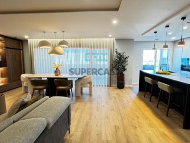 Vende se T4 em construção, nas Portas da Cidade, Montijo