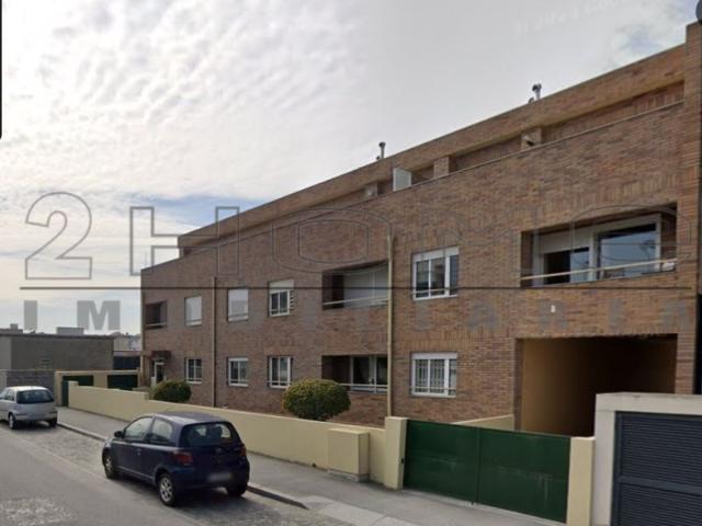 Vende se T 3 c/ GARAGEM BOX