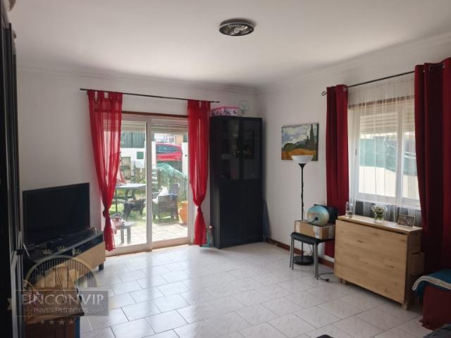 Vende se andar de moradia bi familiar Rés do Chão em São Domingos de Rana, Cascais