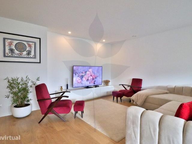 Vende se Apartamento T3 como novo em Fraio