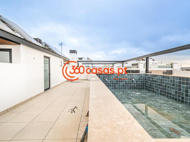 Vende Se apartamento T3 novo com piscina e garagem no Monten. 175m² Montenegro