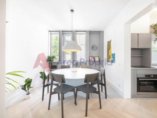Vende se Apartamento T3 para investimento, próximo ao Centro Histórico de Cascais, Praias e do Comboio