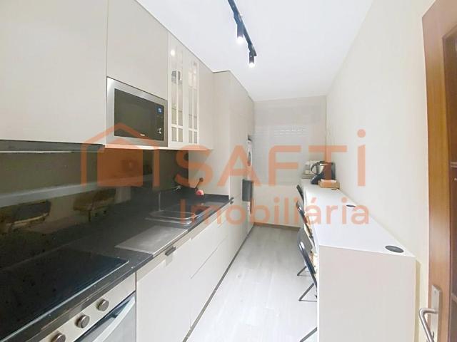 Vende Se Apartamento T3 Remodelado com Garagem e Arrumos em. 84m² Oliveira Do Douro