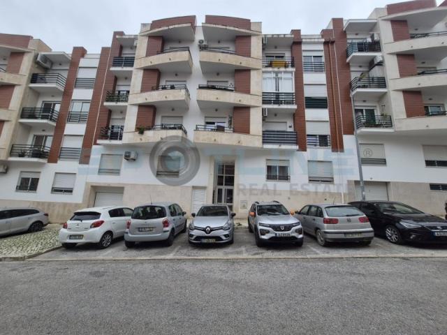 Vende se apartamento T2 totalmente remodelado com vistas desafogadas | Feijó, em Almada