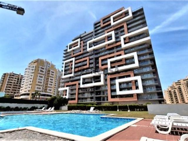 Vende se apartamento T2 em empreendimento Rocha Tower no Algarve, Portimão a 150 m da Praia da Rocha