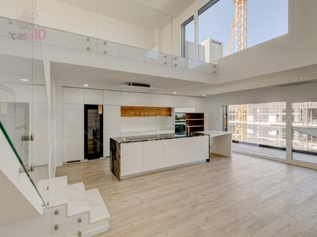Vende se apartamento T4 de luxo com terraço no Montijo