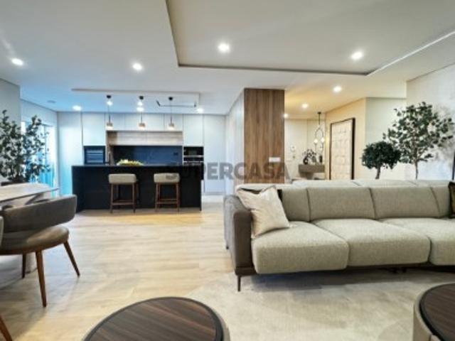 Vende se apartamento T4, em construção, nas Portas da Cidade, Montijo