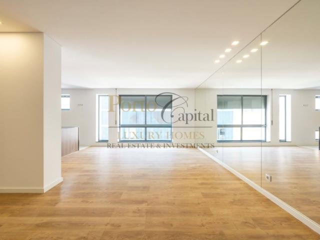 VENDE SE APARTAMENTO T4 RENOVADO NA BOAVISTA