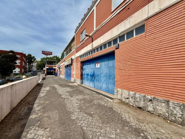 Vende se armazém Carnaxide Negócio e Rentabilidade