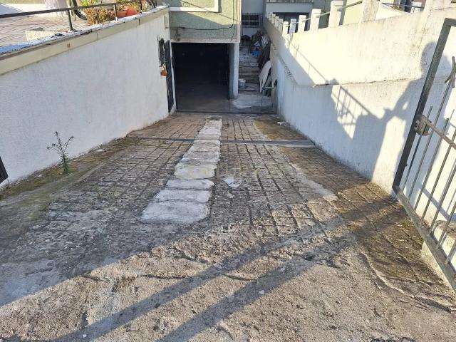 Vende se Armazém / Garagem no Seixal