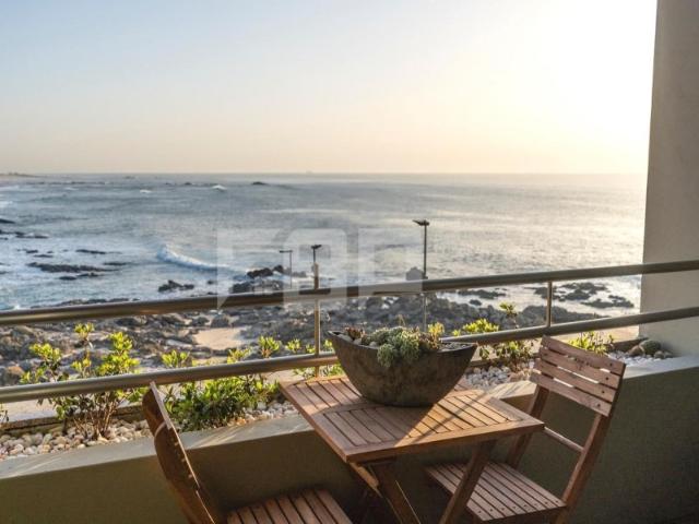 VENDE SE / ARRENDA SE EXCELENTE T2 NO CABO DO MUNDO