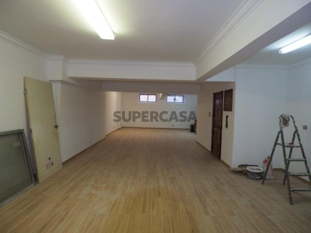 Vende se Atelier na Amadora