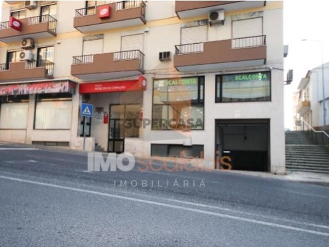 Vende se Box Fechada Centro de Santarém