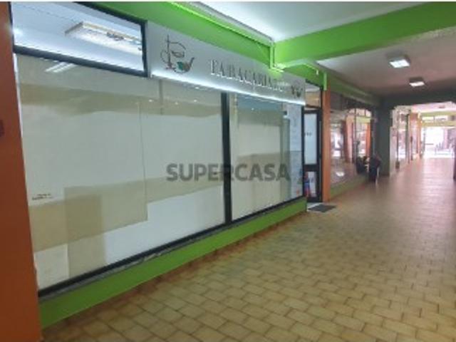 VENDE SE ESPAÇO COMERCIAL EM PORTIMÃO