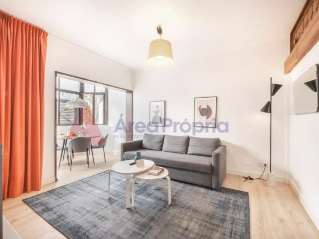 Vende se excelente apartamento T2 mobilado no Centro de Cascais