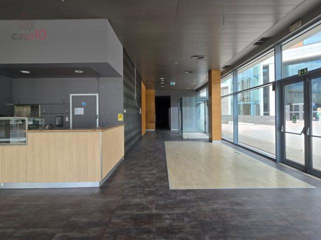 Vende se excelente espaço comercial no Parque das Nações