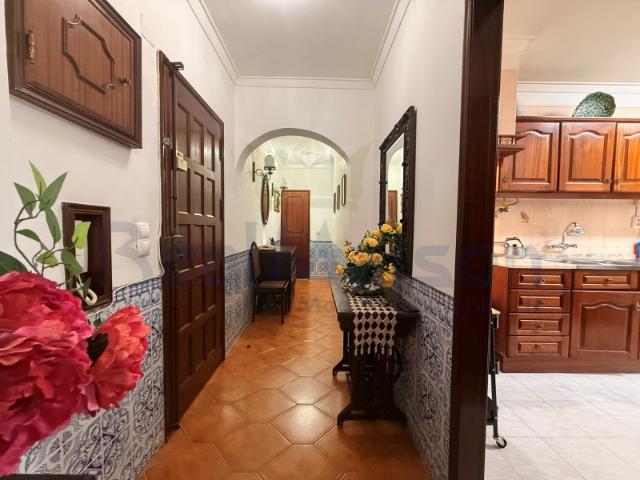 Vende se Fantástico T3 no centro de Mem Martins