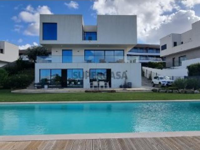 Vende se fabulosa Moradia V5+1, com piscina, na Serra de Carnaxide, Lisboa
