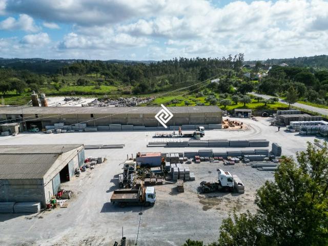 Vende se Fábrica em Tomar, com produção em pleno funcionamento de materiais de construção civil
