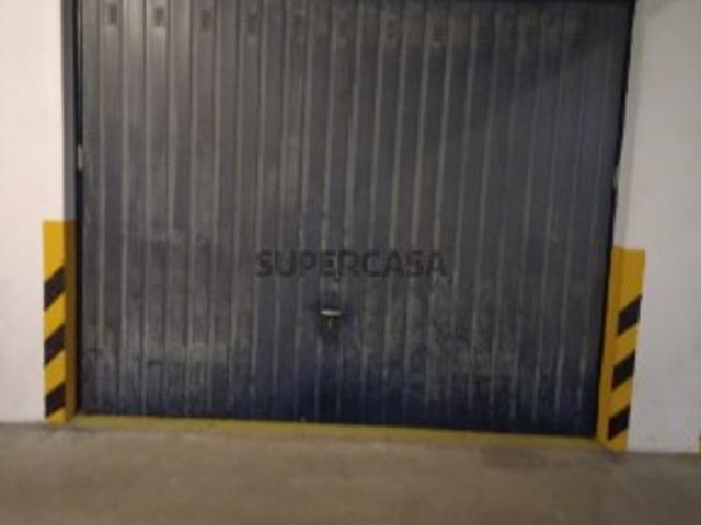 Oportunidade: Vende se garagem em Torres Novas