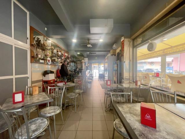 Vende se loja com afetação comercial a restaurante com esplanada | Cacém, em Sintra