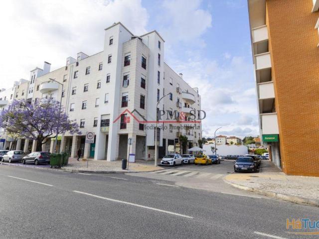 Vende se loja/escritório na Nova Leiria Leiria | 26084075596