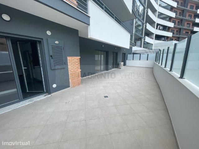 Vende se magnficos T3 novos com terrao e garagem, nas Colinas do.