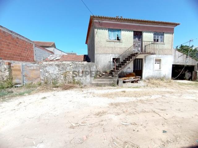 Vende se moradia M4 a 10 min de Coimbra