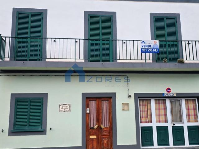 VENDE SE MORADIA NO CENTRO DAS VELAS, ILHA DE SÃO JORGE