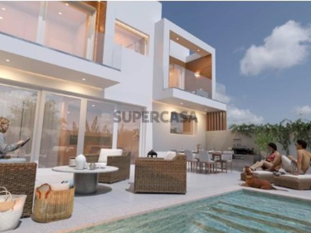 Vende se moradia com piscina em Olhão | Chave na mão