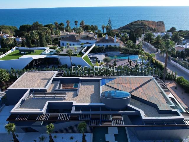 Vende Se moradia contemporânea V4 com piscina e vista mar em. 219m² Lagoa e Carvoeiro