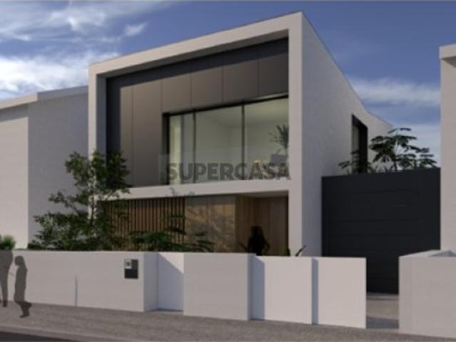 Vende se Moradia de Luxo T5 com piscina aquecida, garagem e elevador, em Loures