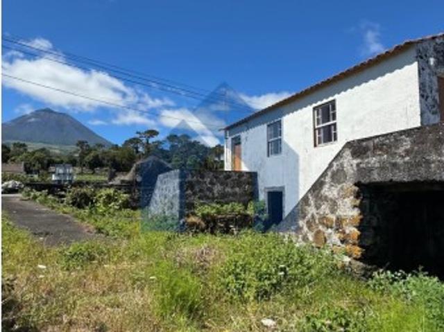 VENDE SE MORADIA EM SANTA LUZIA