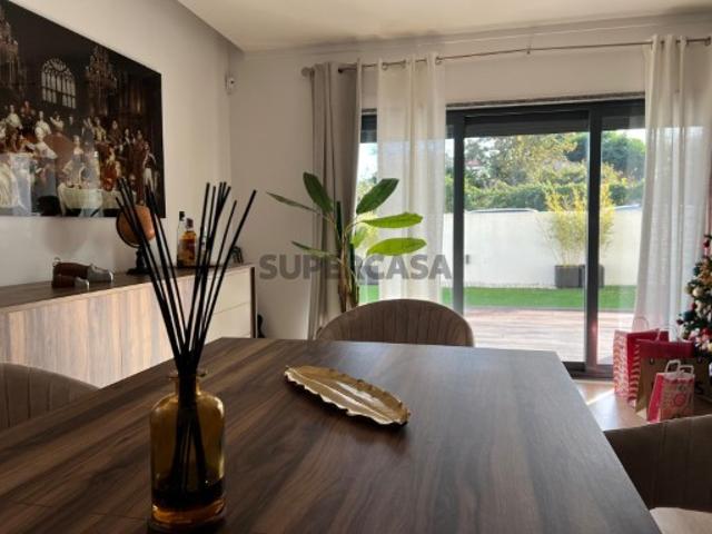 Vende se moradia T4 Santo António da Charneca