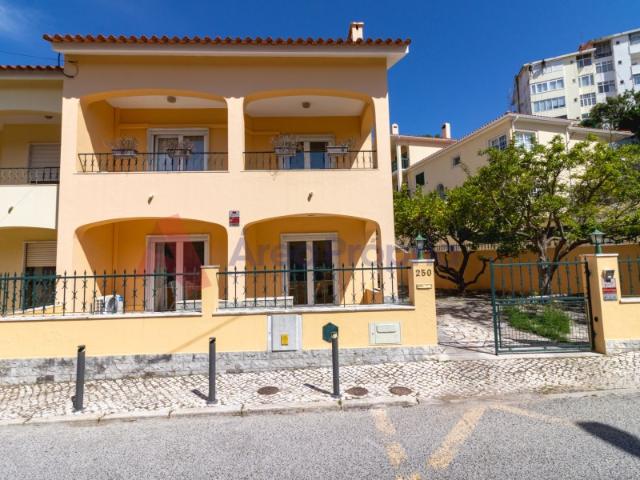 Vende se Moradia T5 no Monte Estoril | Remodelada com Conforto e Qualidade de Vida