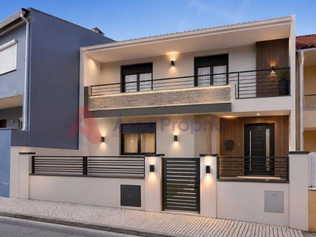 Vende se Moradia T5 com grande potencial de investimento em Alcabideche, Cascais