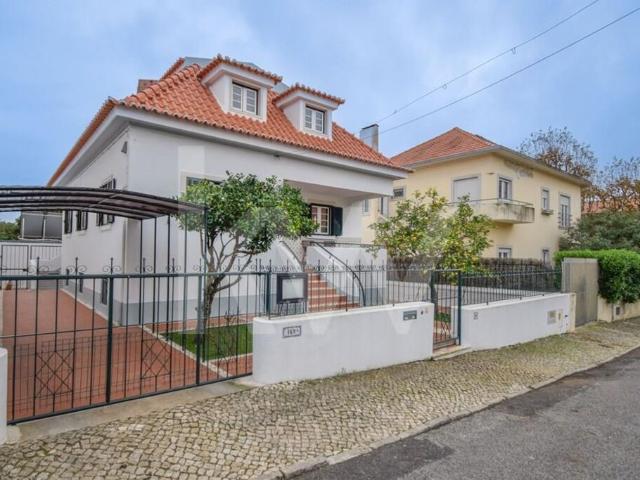 VENDE SE MORADIA T5 INDEPENDENTE CENTRO DE CARCAVELOS