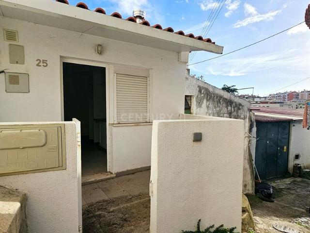 Vende se Moradia T1 em Linda a Velha
